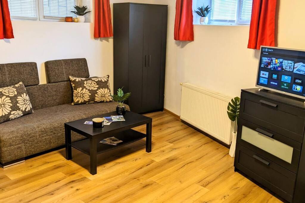 Cosy One Bedroom Flat With Free Parking & Wifi Cluj-Napoca Extérieur photo