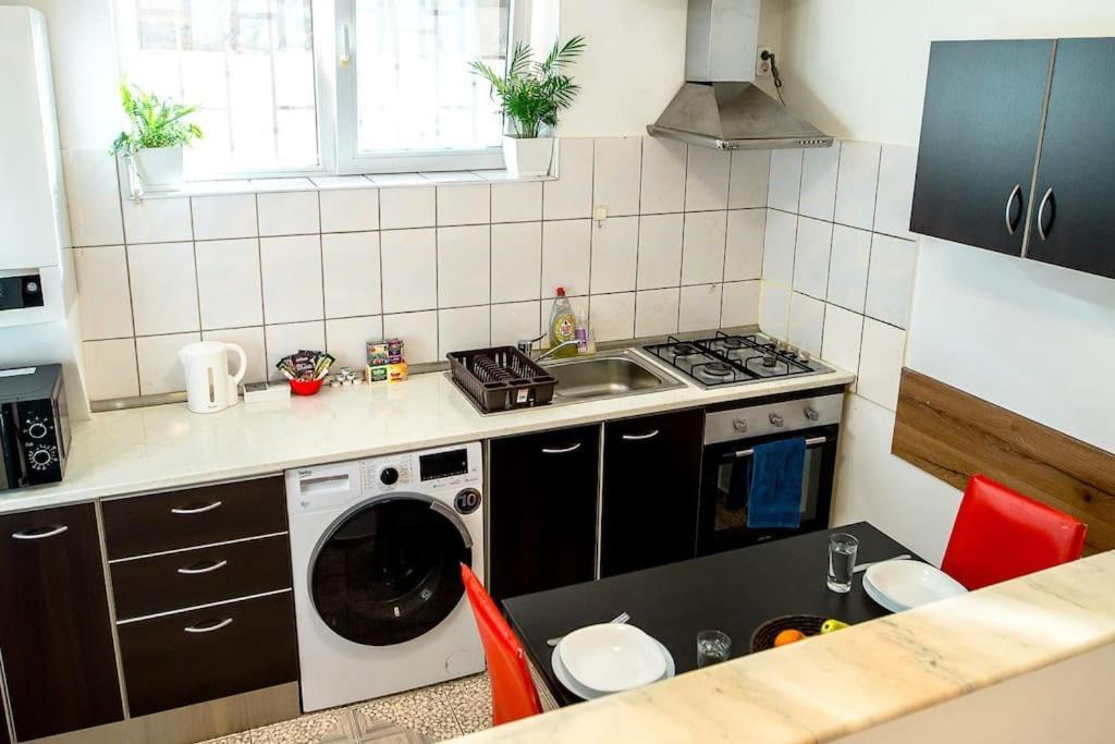 Cosy One Bedroom Flat With Free Parking & Wifi Cluj-Napoca Extérieur photo